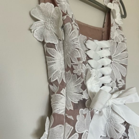 Helsi Belen Sleeveless Square-Neck Mini Dress - Picture 6 of 8